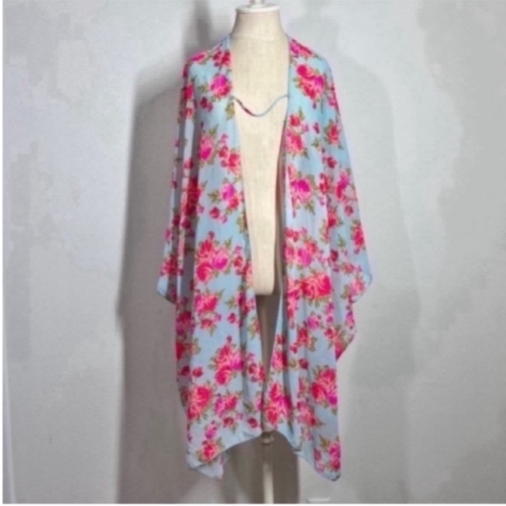 Nymphs Kimono Nymphs Kimono Style Coverups
Blue with neon pink roses
▪️Size L - Picture 2 of 3